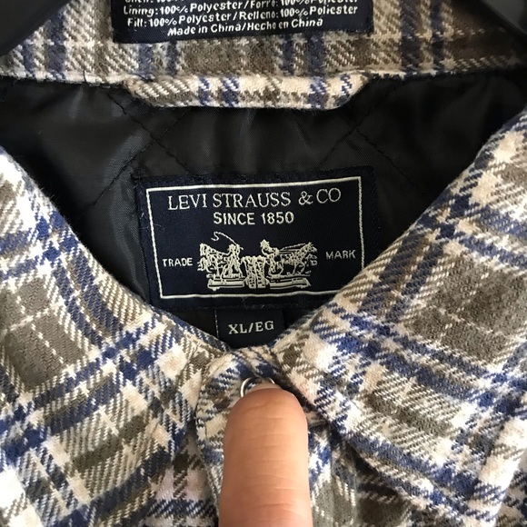 LEVIS quilted flannel plaid Shacket size XL in men but for anyone - Picture 2 of 8